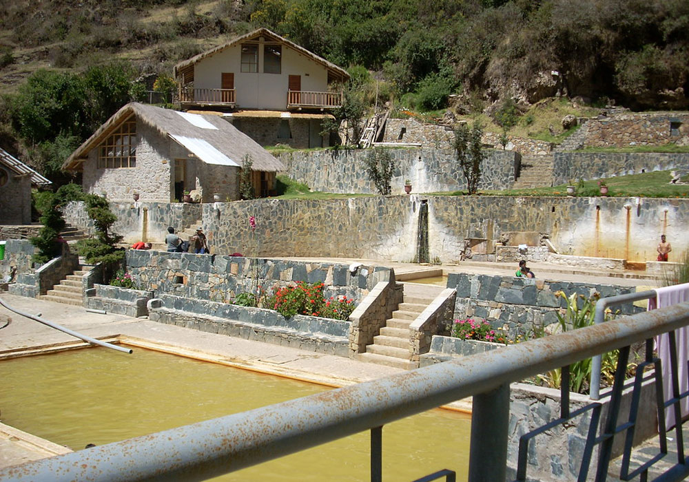 7 Cataratas de Quishuarani y Baños Termales de Lares